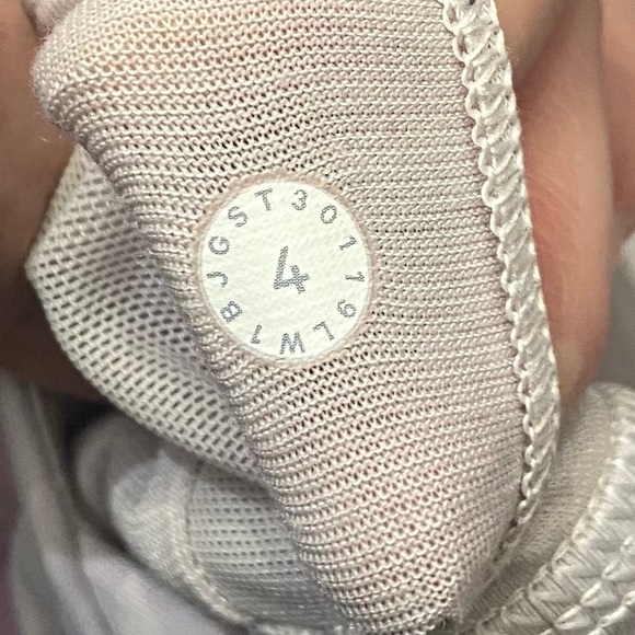 Lululemon slay the studio 2 in 1 strappy tank 3060 - Picture 7 of 8